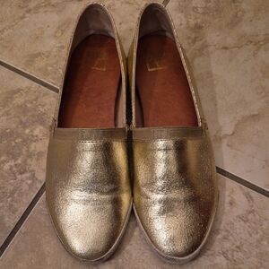 Frye Melanie Slip - On Gold  Women Shoes